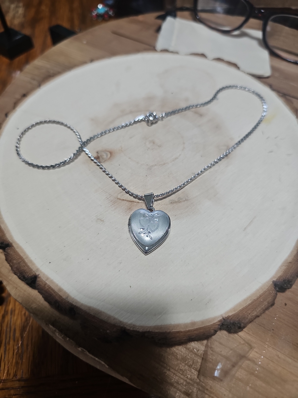 Silver Heart Locket Necklace - VINTAGE 17INCHES